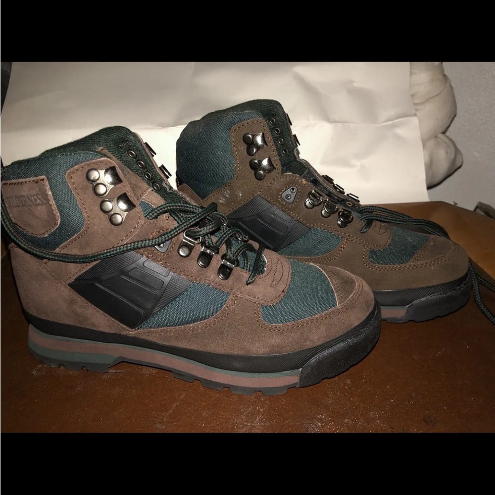 Woman’s Vintage Wolverine Hiking Boots Never Worn Size 8.5